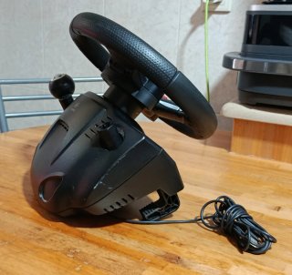 Volante Logitech + Pedales – F.A