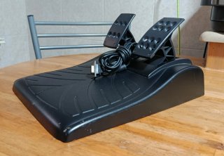 Volante Logitech + Pedales – F.A