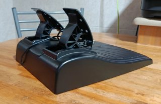 Volante Logitech + Pedales – F.A
