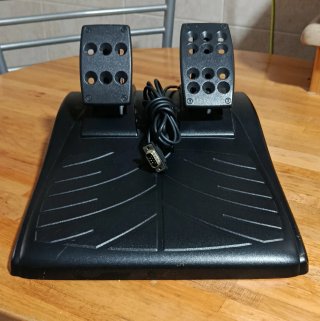 Volante Logitech + Pedales – F.A