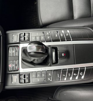 Porsche Macan Turbo 2021