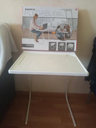 Mesa auxiliar plegable