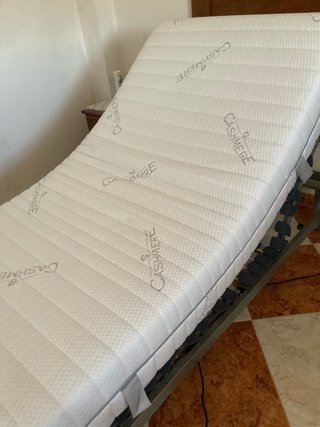 Cama articulada eléctrica. Incluye colchón propio