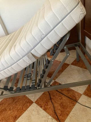 Cama articulada eléctrica. Incluye colchón propio