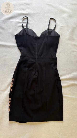 Vestido Guess Negro con Estampado Animal