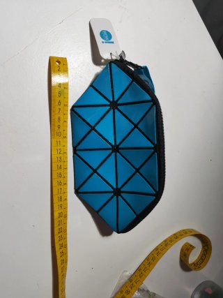 Neceser geométrico azul y negro