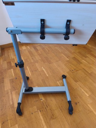 Mesa portátil regulable inclinable