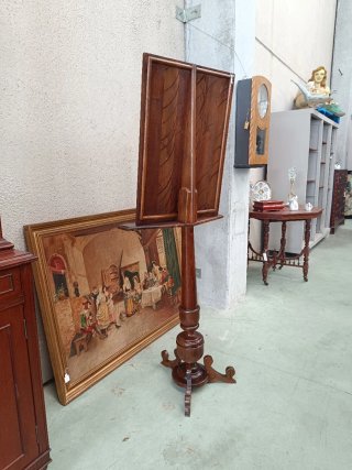Atril de madera de castaño