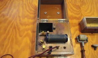 Antiguo aparato electroterapia 1900