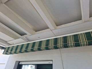 Toldo techo abatible verde y blanco