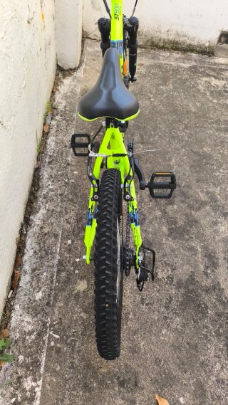 Bicicleta Rockrider ST500 de 20 pulgadas.