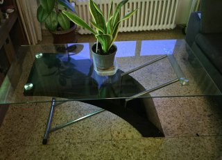Mesa centro cristal y metal plateado