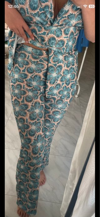 Traje de pantalón floral azul
