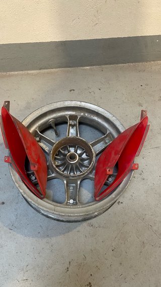 Piezas Yamaha Jog R: Llanta y Carenados Rojos