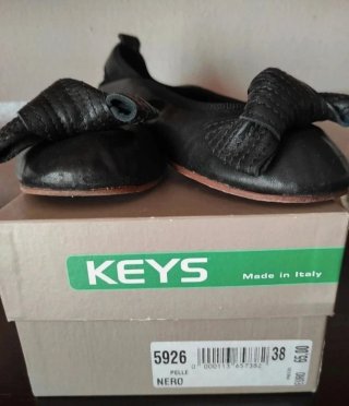 Ballerine Keys in pelle nere con fiocco
