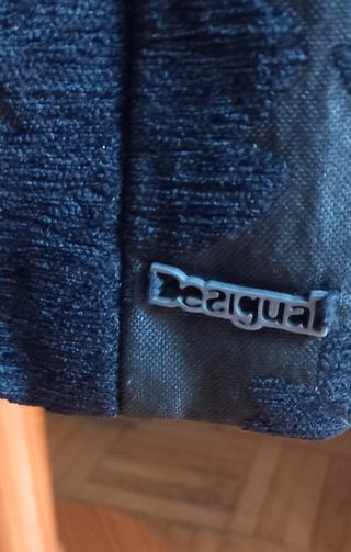 ABRIGO DESIGUAL