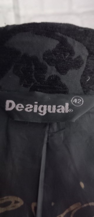 ABRIGO DESIGUAL