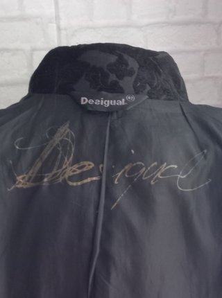ABRIGO DESIGUAL