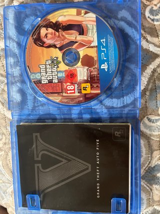GTA V PS4 - SCATOLA CON CD DEL GIOCO DENTRO