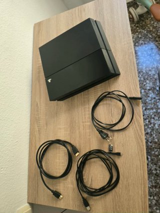 PS4 (PlayStation 4) Negra + 1 Mando