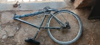 Bicicleta de montaña negra