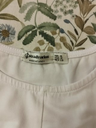 Top Stradivarius blanco anudado