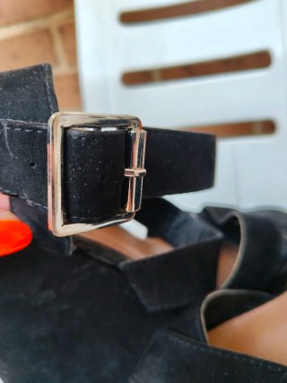 Sandalias de cuña negras