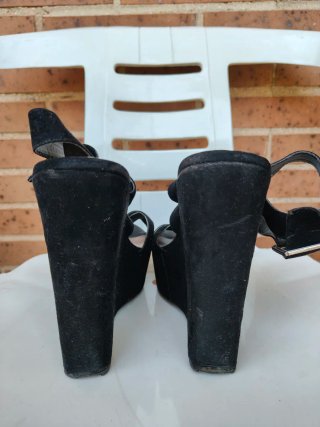 Sandalias de cuña negras
