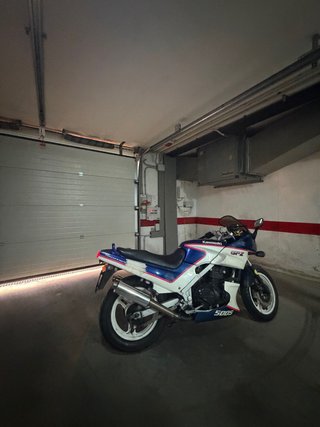 Kawasaki GPZ 500S Azul/Blanco