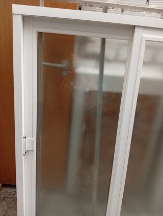 Ventana aluminio translúcida 1'20 * 1'40.