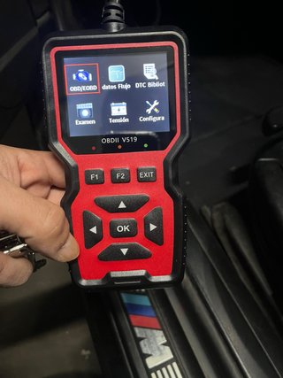 Lector OBDII V519 borra fallos
