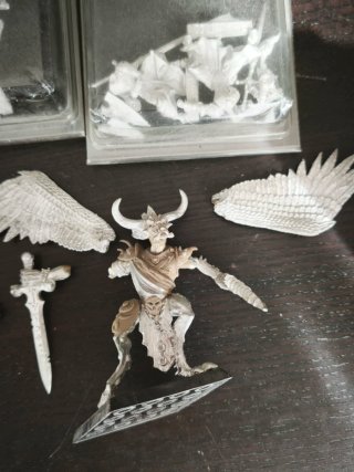 Figuras Confrontation Metal Edición Limitada