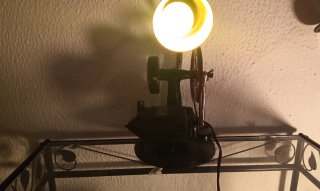 Lámpara, Antigua Máquina de Coser Medias