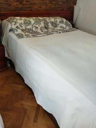 Colcha y cojines decorativos