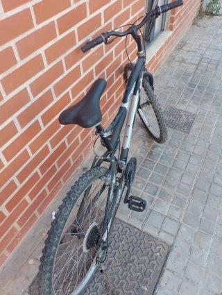 Bicicleta de montaña negra