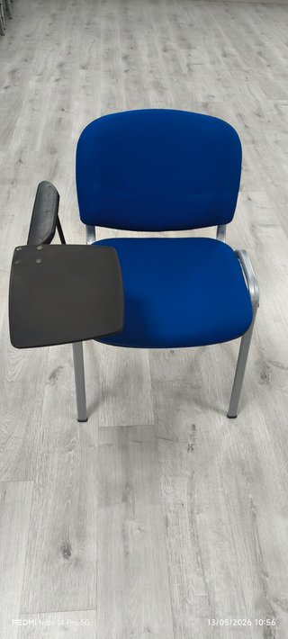 Silla de oficina con pala para escribir