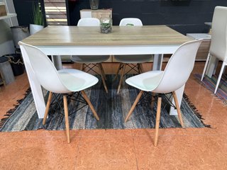 Conjunto Comedor Mesa 138cm y 4 Sillas