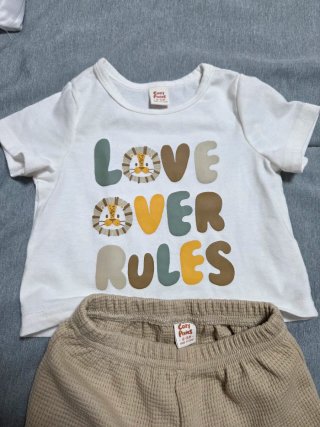 Conjunto camiseta y shorts bebé 6-9 meses