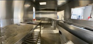 Remolque bar / food truck — Instalación fija