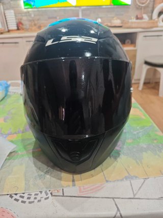 Casco de moto LS2 negro y rojo