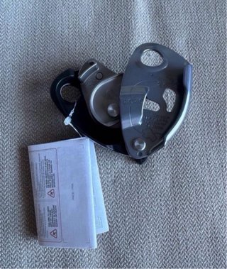 Asegurador escalada Petzl Grigri nuevo