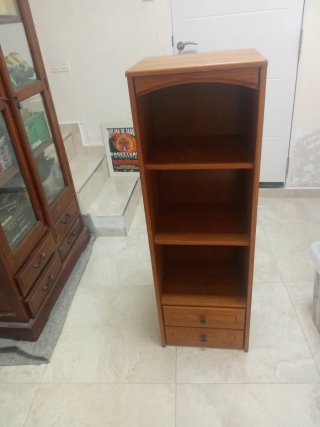 Mueble de madera con cajones