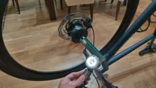 Rueda 700 RODI con dinamo Shimano y foco