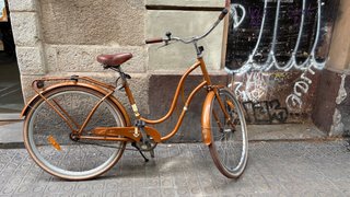 Bicicleta de paseo naranja