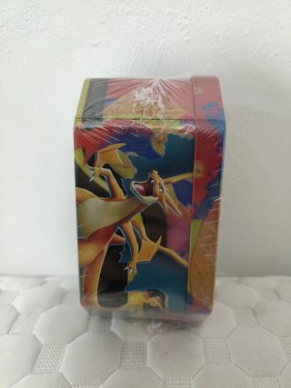 Lata Mega Charizard Y Pokémon TCG
