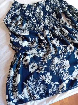 Top largo estampado floral negro y blanco