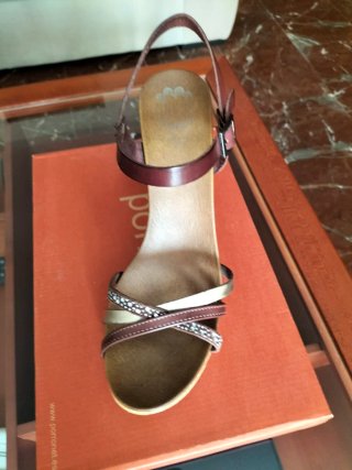 Sandalias de tacón Porronet marrones y plateadas
