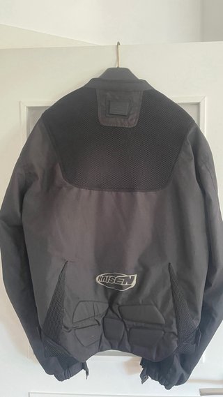 Chaqueta de moto de verano con protecciones