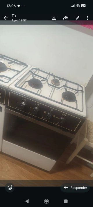 Cocina con horno de gas y 4 fuegos