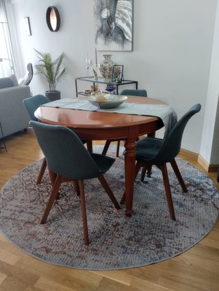 Mesa Comedor + 4 Sillas + Alfombra